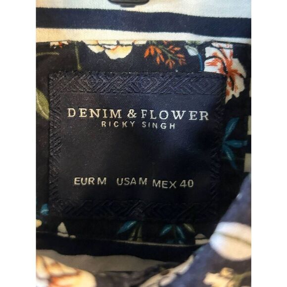 Denim & Flower Button Down Short Sleeved Shirt Dark Blue White Size Medium (5326 - Picture 3 of 5